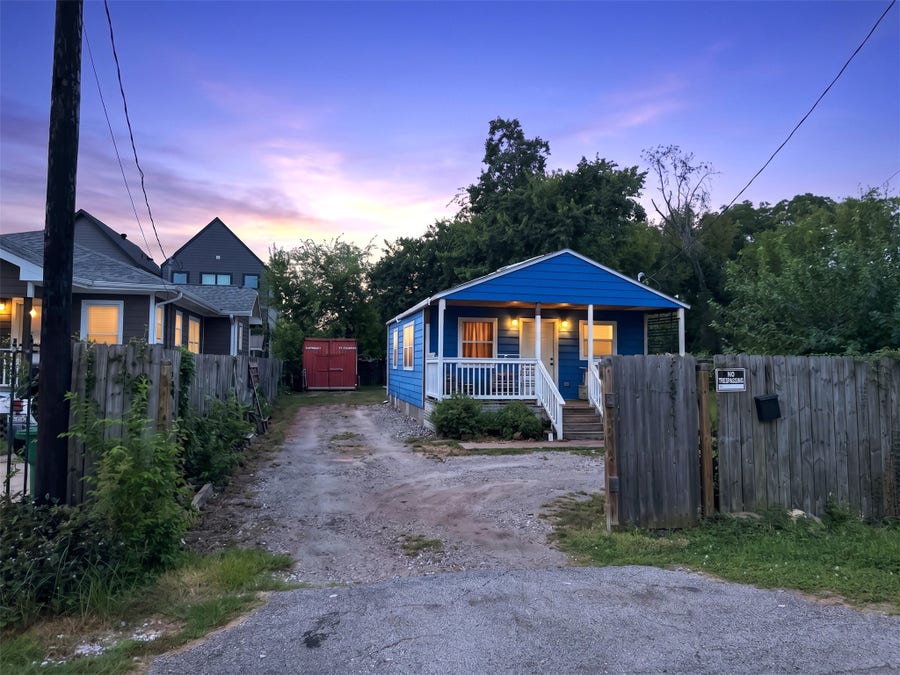 Property photo for 818 E 40th Street, Houston, TX