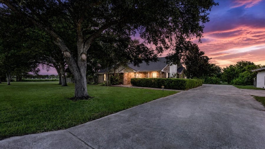Property photo for 17202 N Main Street, Alvin, TX