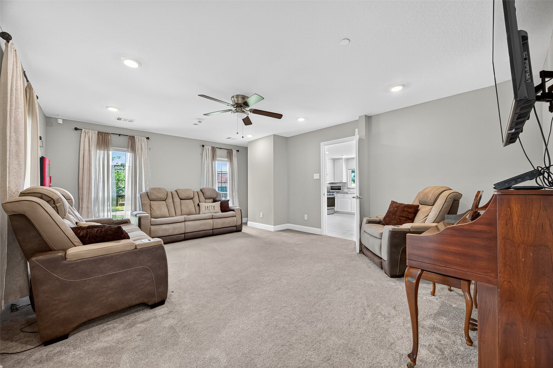 29902 E Hawthorne Drive, Spring, TX 77386 29902-living room currently.
