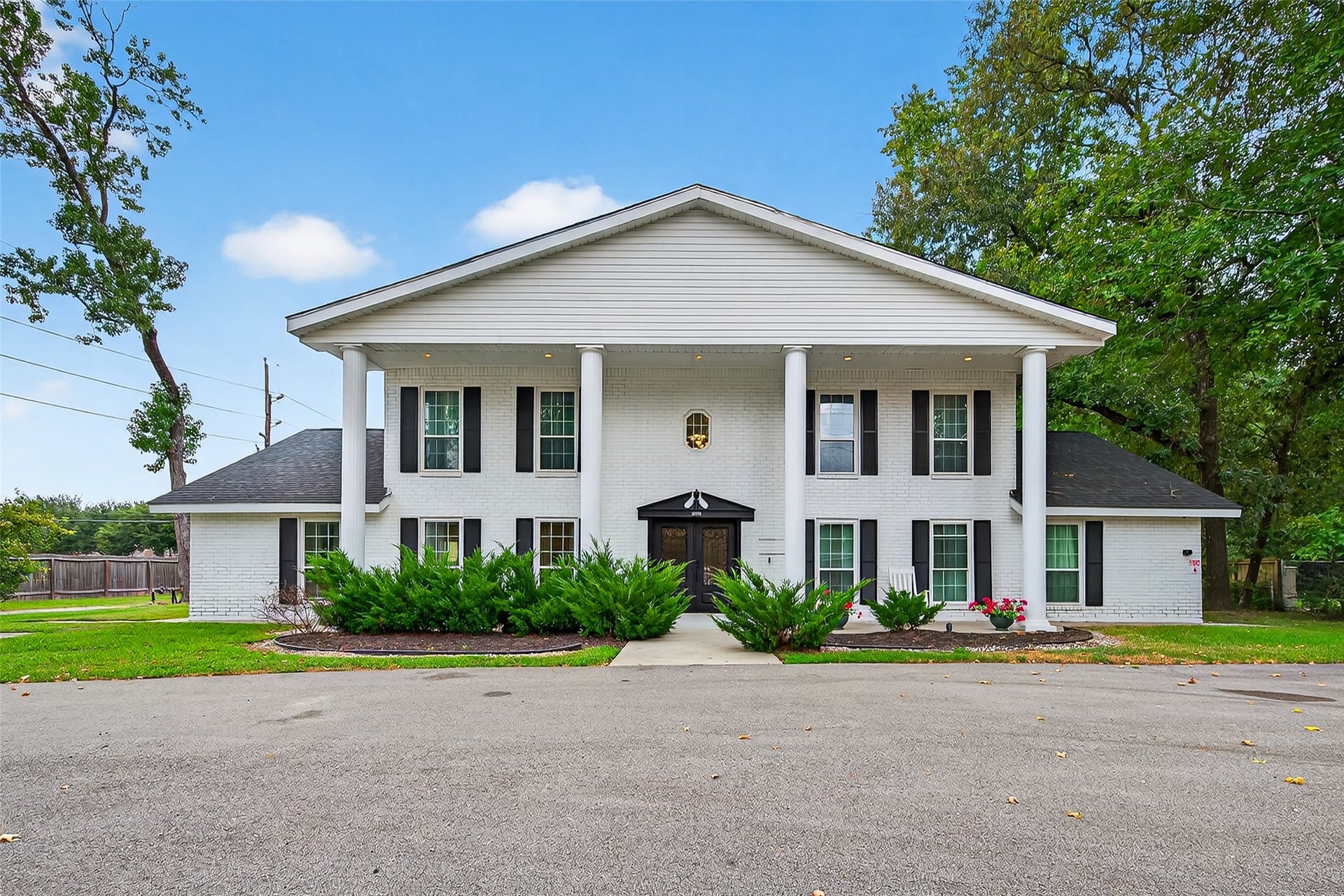 29902 E Hawthorne Drive, Spring, TX 77386 Fantastic curb appeal on the updated 29902 property. Lots of room for parking.