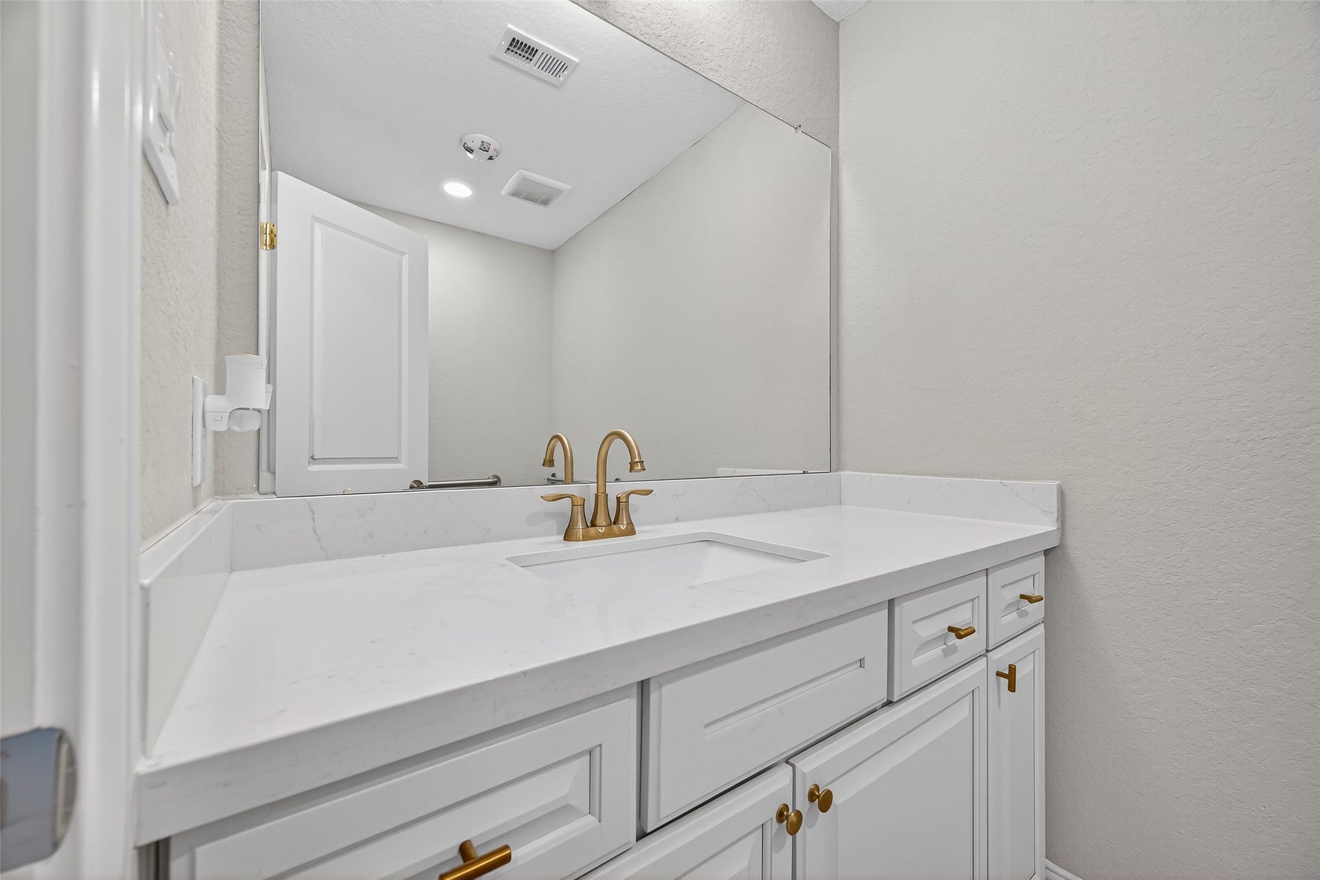 29902 E Hawthorne Drive, Spring, TX 77386 First floor half bath is located in the hallway. Two other en-suite full baths are located also on first floor.