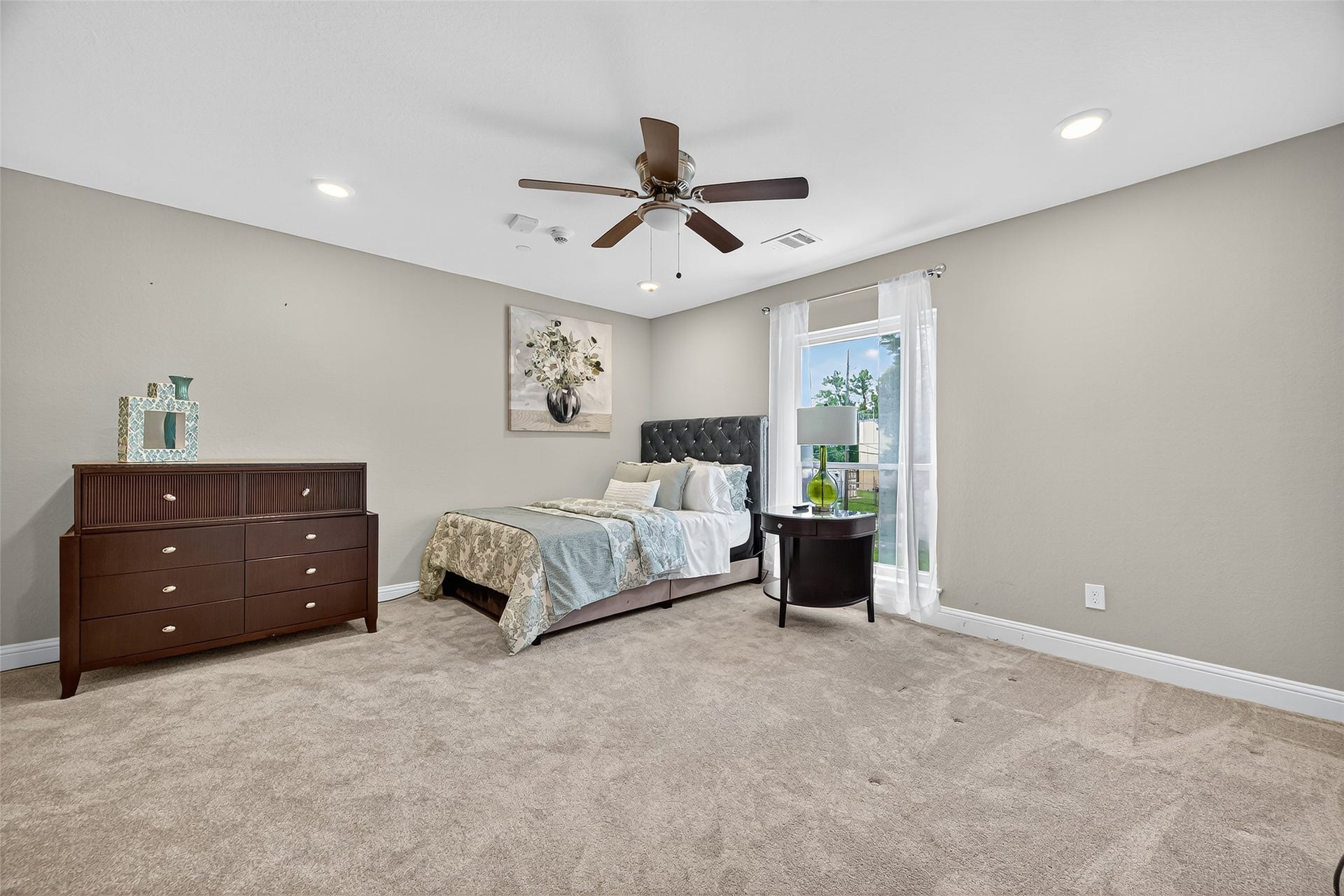 29902 E Hawthorne Drive, Spring, TX 77386 29902- 1 of 4 bedrooms on second floor. All bedrooms large and spacious with room for multiple beds.