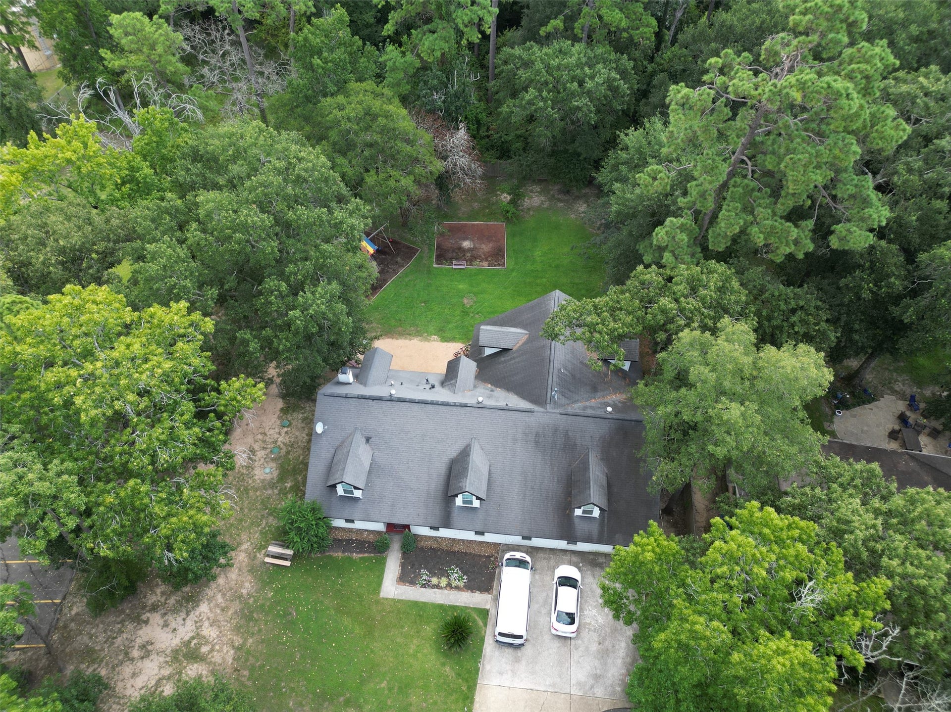 29902 E Hawthorne Drive, Spring, TX 77386 Home B-29818 E Hawthorne is 5312 Sq. ft. (much larger than it appears). Currently used as 4 bedroom (with option for 2 more), 3.1 bath, office, medication room, TV Room, breakfast room, two large activity rooms, 2 small meeting rooms, and 1 riser room. Back yard fenced.