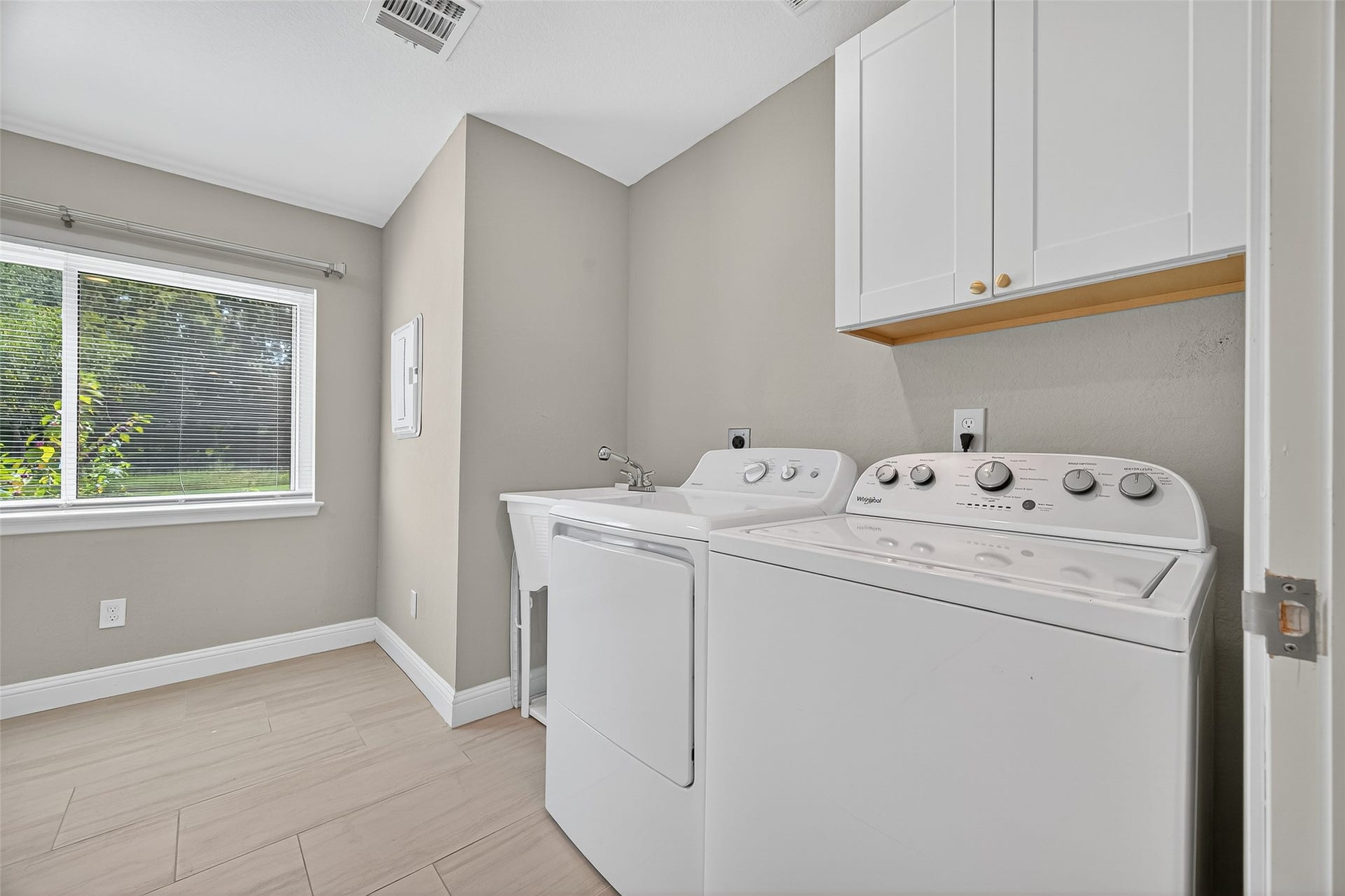 29902 E Hawthorne Drive, Spring, TX 77386 Large Laundry room 1st floor