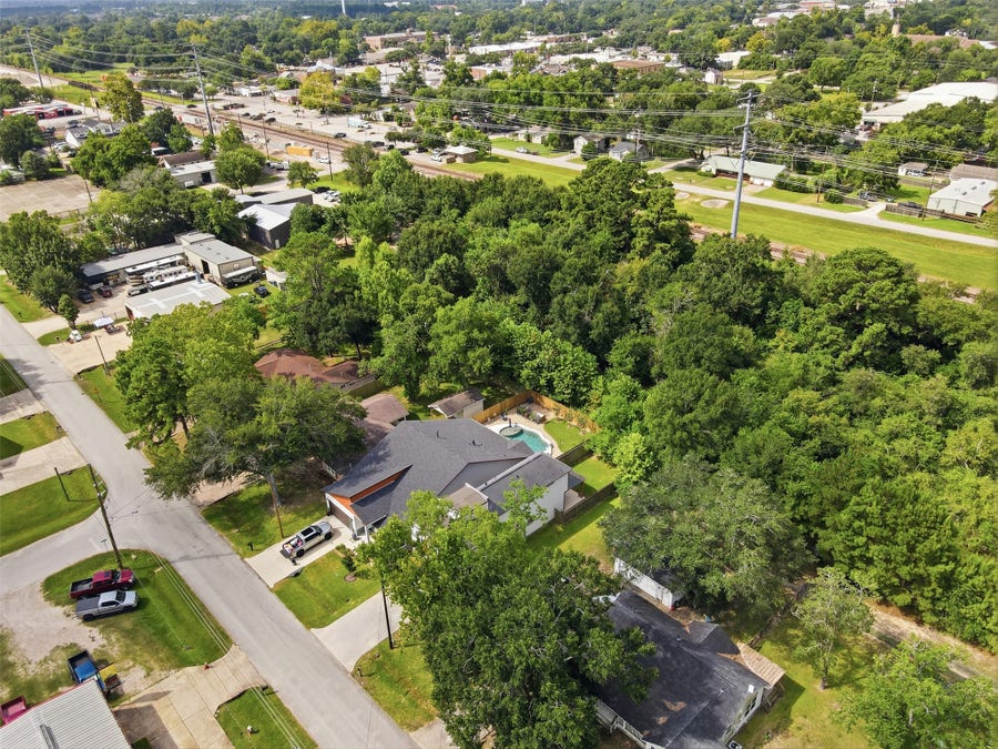 Property photo for 410 Peach Street, Tomball, TX