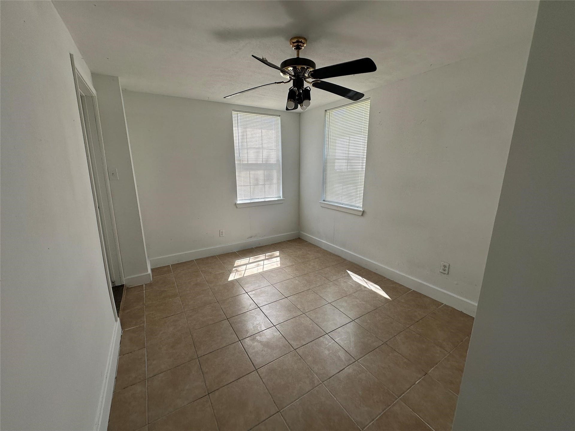 6818 Avenue C, Houston, TX 77011 6818 Avenue C, Houston, TX 77011