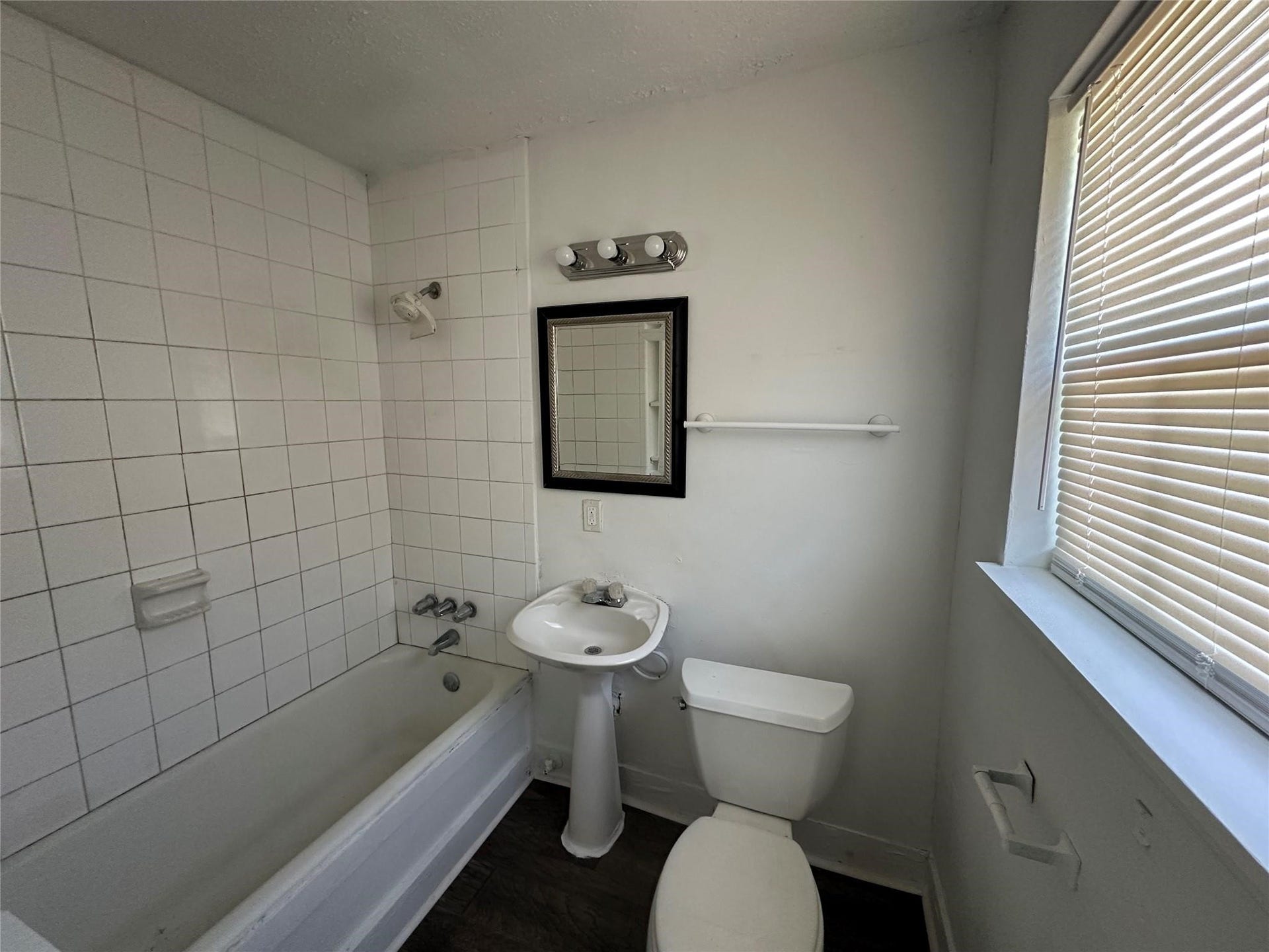 6818 Avenue C, Houston, TX 77011 6818 Avenue C, Houston, TX 77011