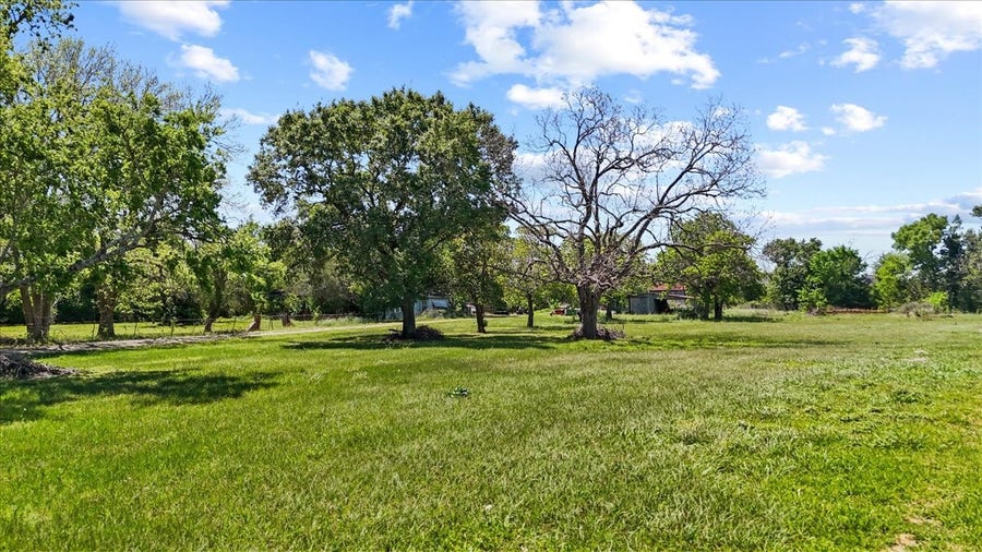Property photo for 118 Staffordshire Road, Stafford, TX