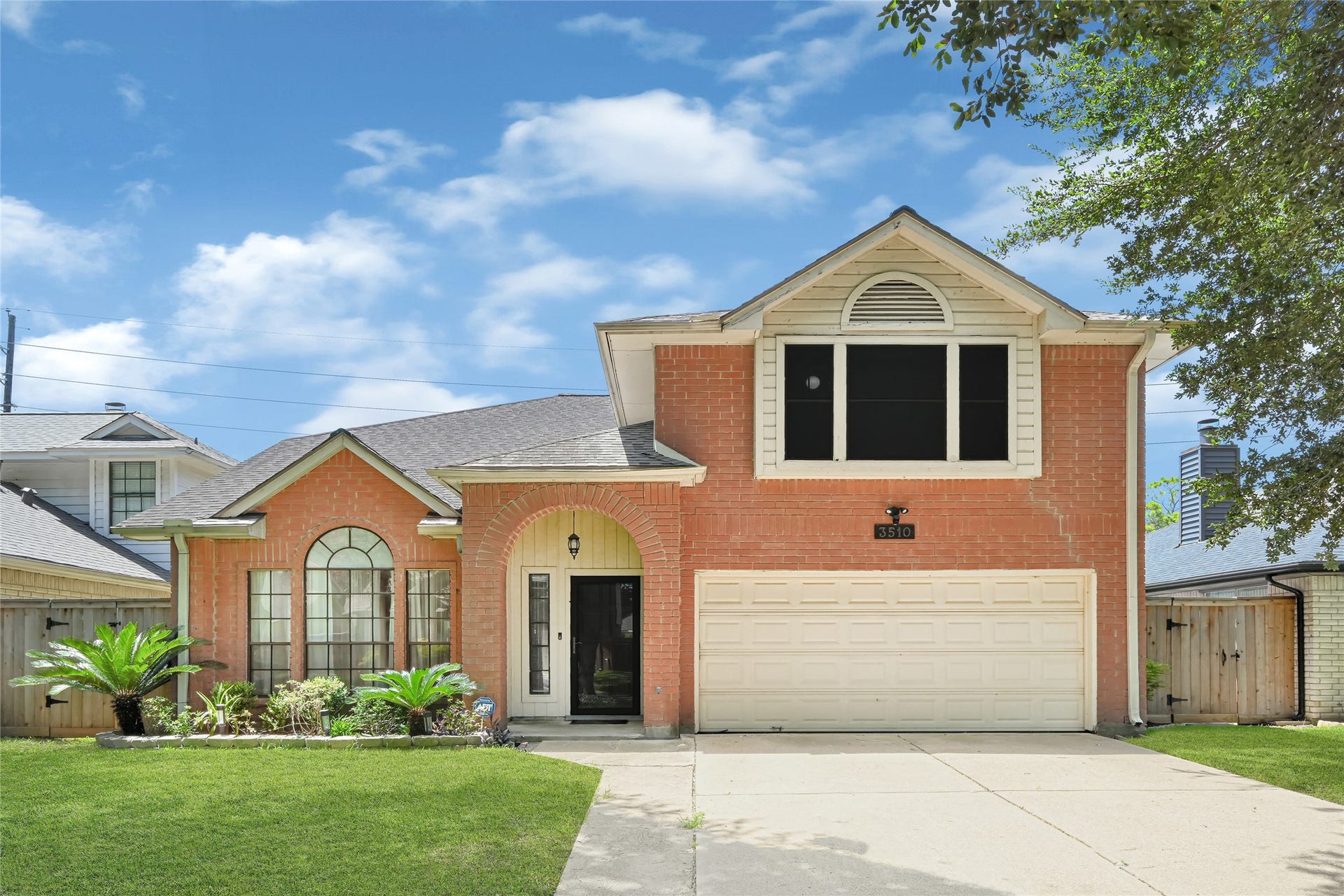 3510 Honey Creek Drive, Sugar Land, TX 77478 Welcome to 3510 Honey Creek