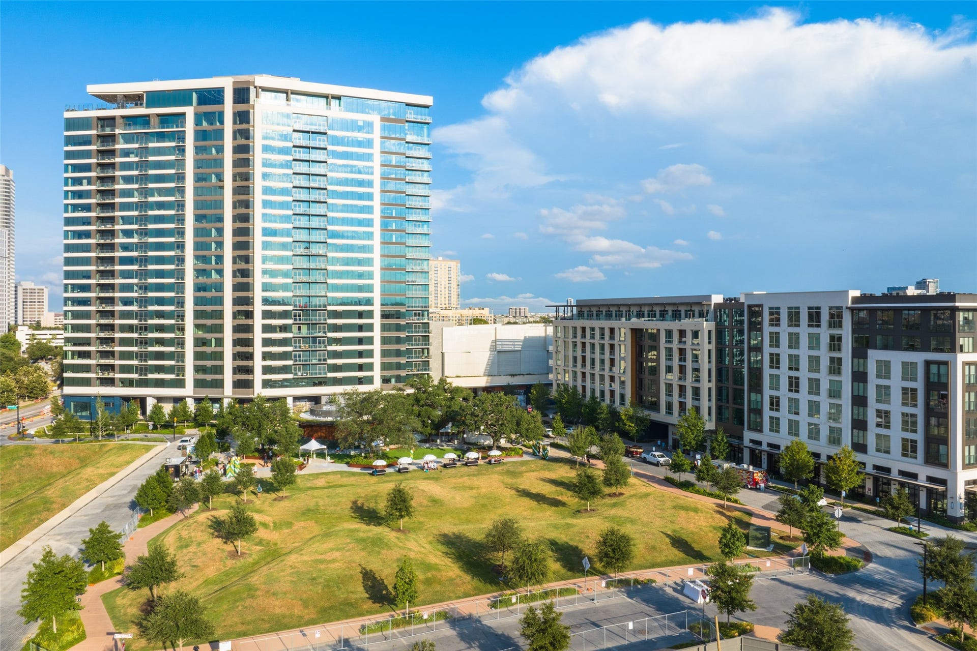 Located on the West End of Buffalo Bayou Park the newest Urban Village, Autry Park, features world class dining, shopping, and entertainment.