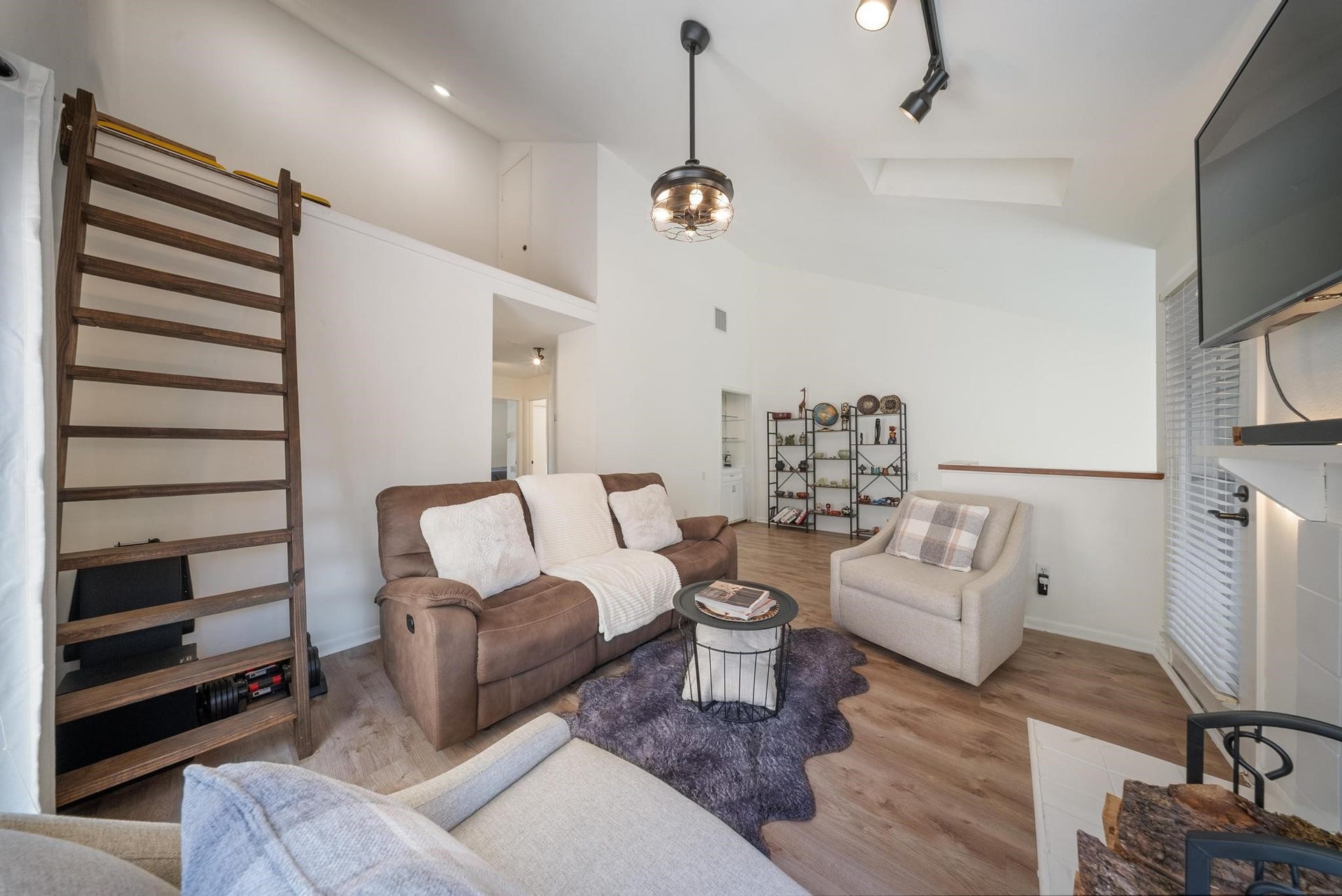 4904 Feagan Street, #1, Houston, TX 77007 4904 Feagan Street, #1, Houston, TX 77007