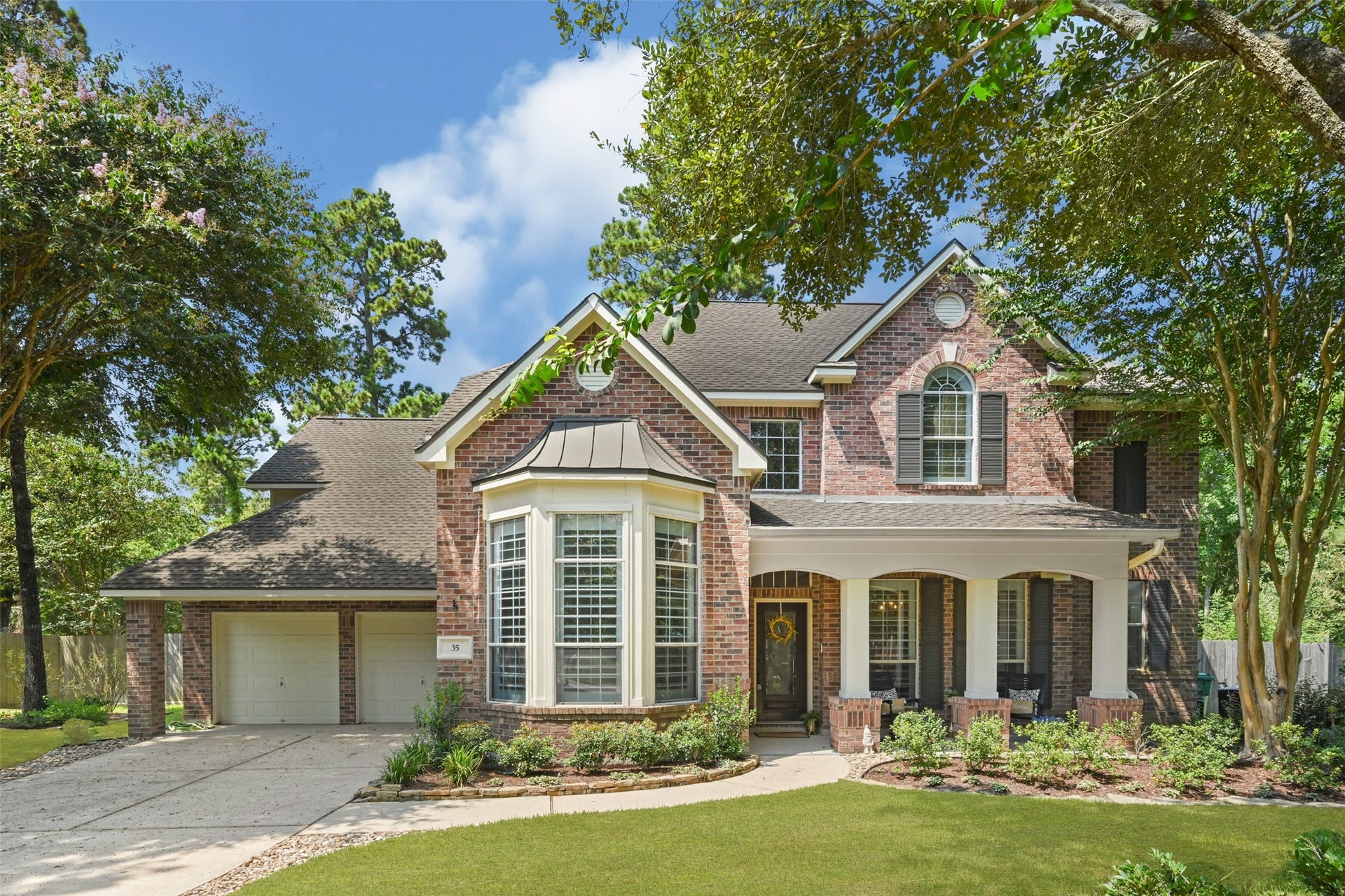 35 Monet Bend Place, The Woodlands, TX 77382 Welcome home.