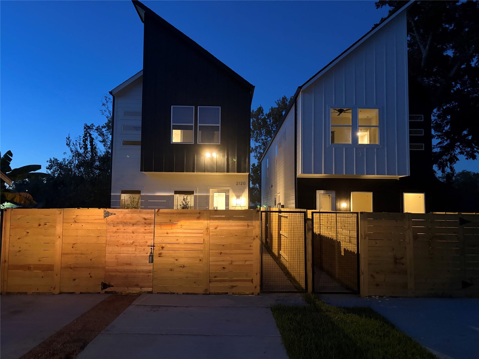 2118 Creston Drive, #A/B, Houston, TX 77026 2118 Creston Drive, #A/B, Houston, TX 77026