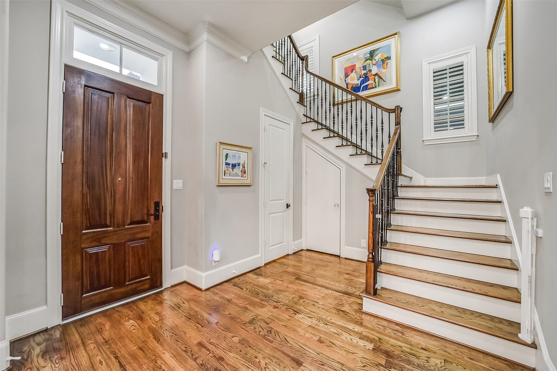 11 Southside Circle, Southside Place, TX 77025 Make a grand entrance through a rich, stained wood front door topped with a transom window. The foyer opens to hardwood floors and a sweeping staircase with a wrought-iron and wood railing, wood-shuttered windows, and crown molding. Smart under-stair storage adds everyday convenience.