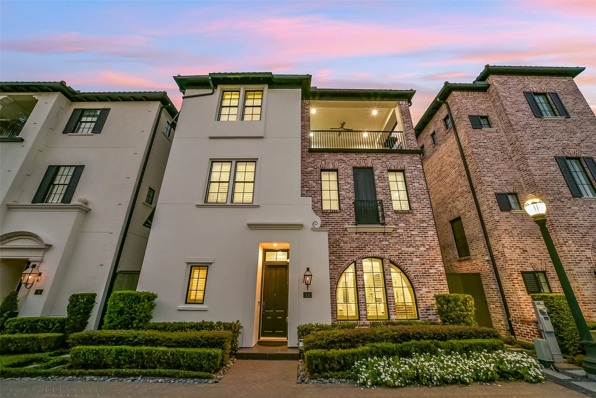 11 Southside Circle, Southside Place, TX 77025 Southside Circle is a unique gated community located in the City of Southside Place, 11 Southside Circle is the perfect patio home with 1st floor living, second floor primary and two guest suites and a magnificent third floor, all accessable by the installed elevator.
