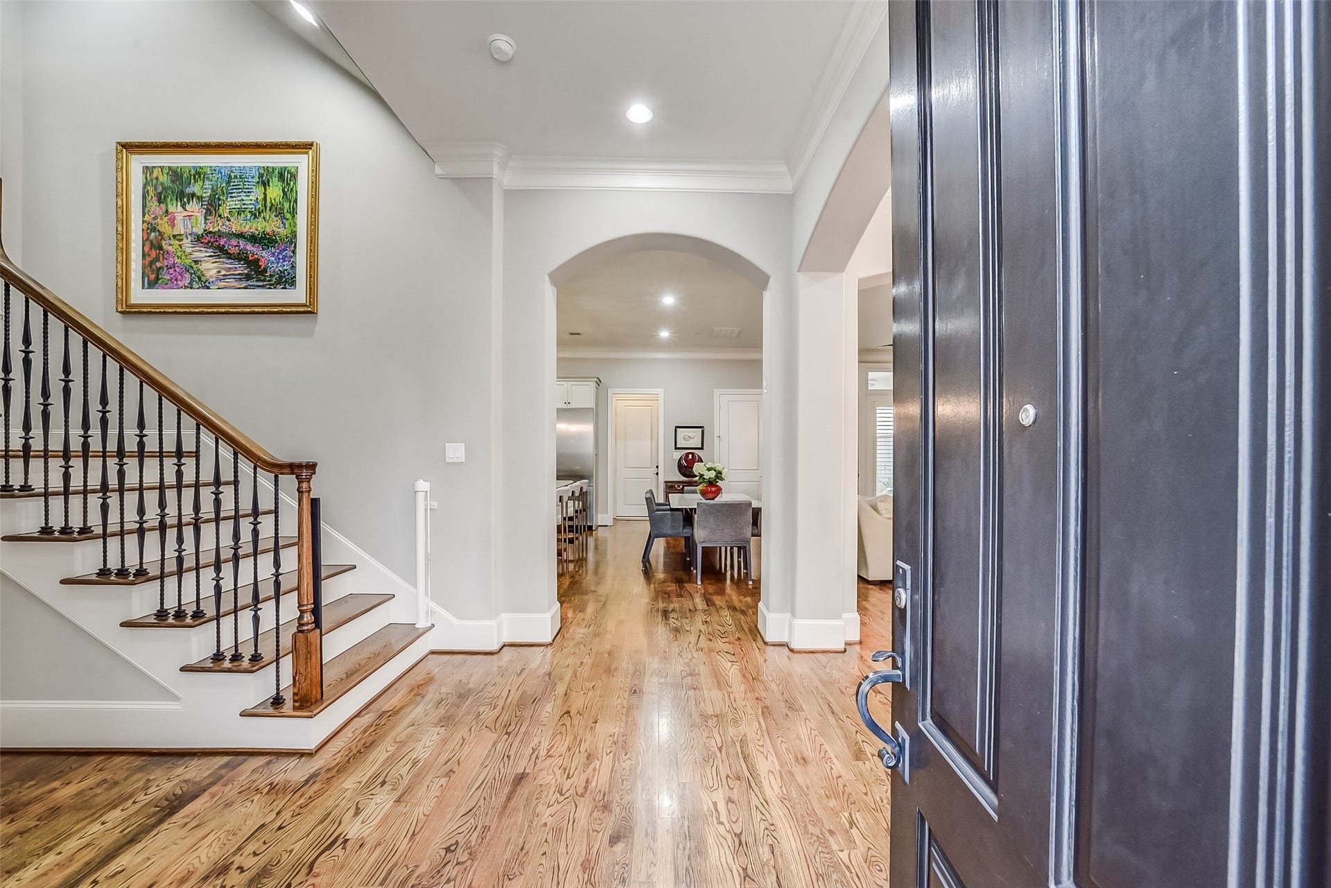 11 Southside Circle, Southside Place, TX 77025 Rich hardwood floors and high ceilings highlight the grand entrance, leading seamlessly into the main-level living, dining, and kitchen areas designed for effortless entertaining.