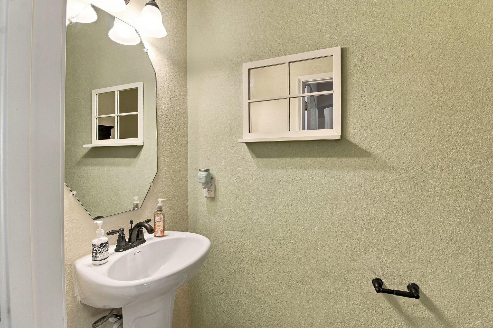 4313 Ashley Lane, Deer Park, TX 77536 Half Bath