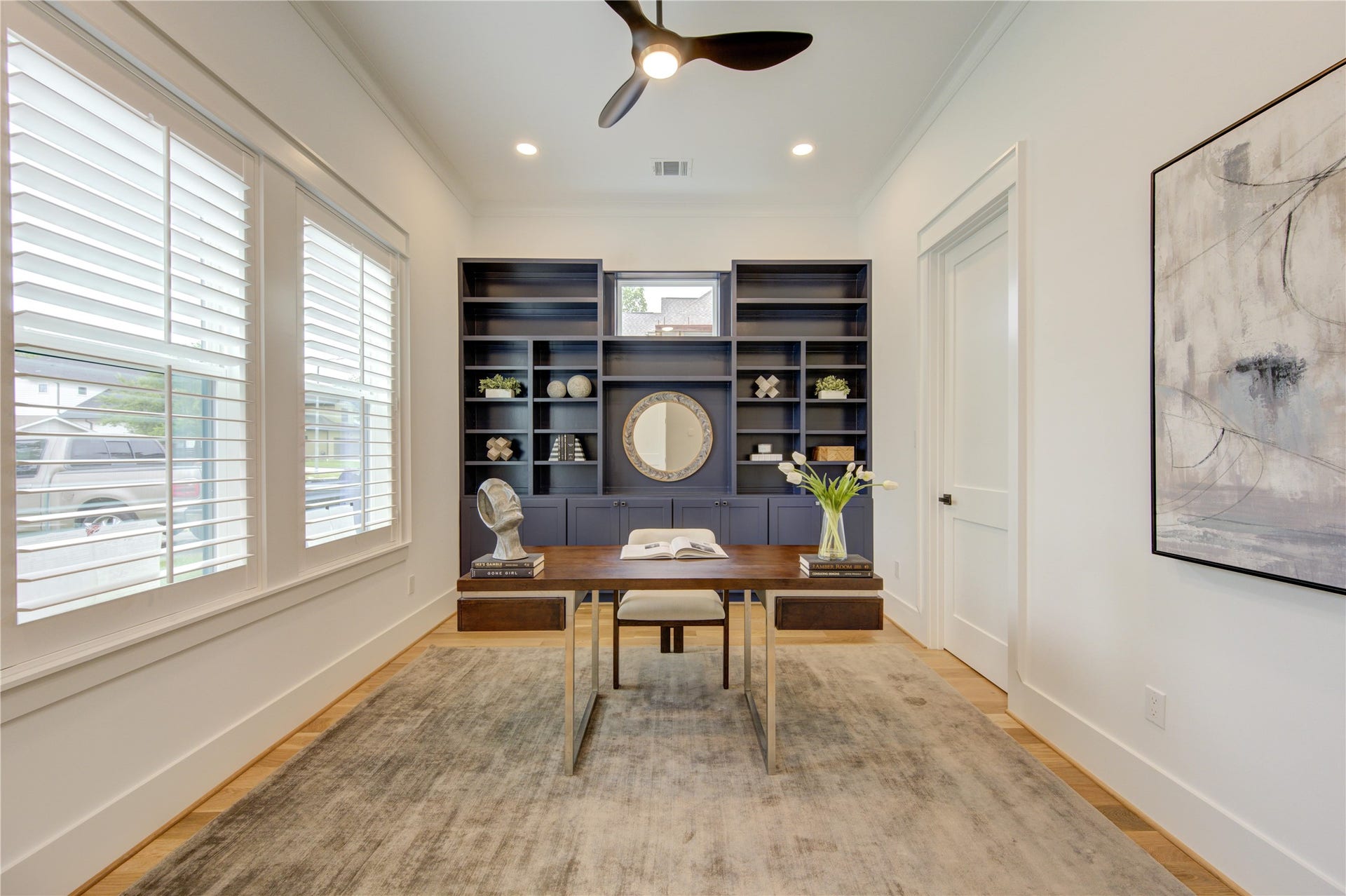 Home Office with natural lights, facing the quiet street, large Closet. Could be 6th bedroom w/ no modification.