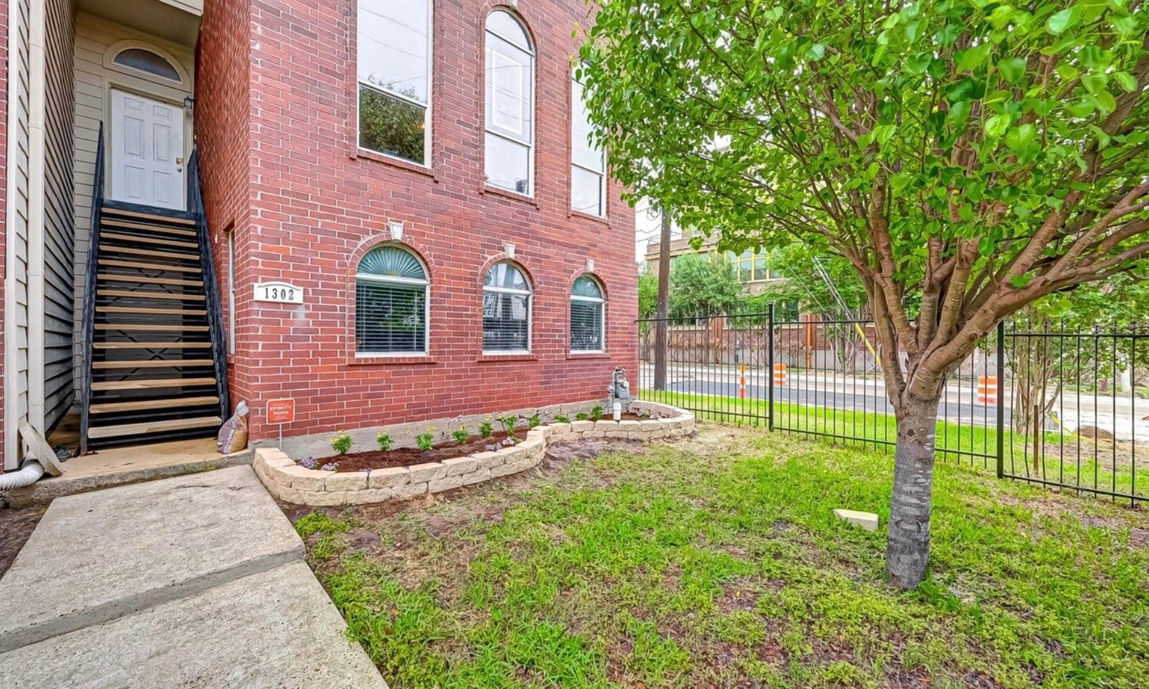 1302 Emancipation Avenue, Houston, TX 77003 1302 Emancipation Avenue, Houston, TX 77003