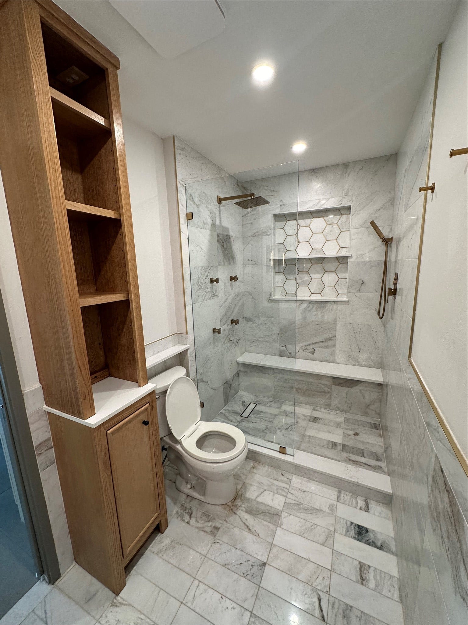 16162 Seahorse Drive, Houston, TX 77062 Unique built in Tower W/ Large Walk In Shower.