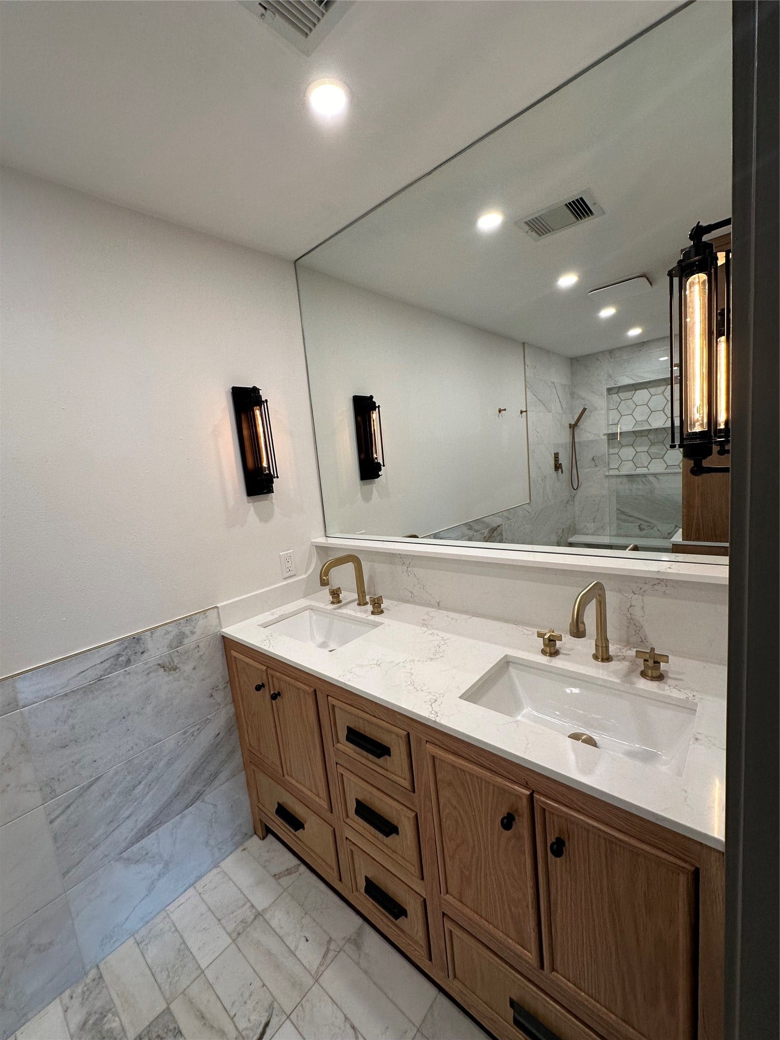 16162 Seahorse Drive, Houston, TX 77062 Custom bath with Oak cabinetry and Double Vanity