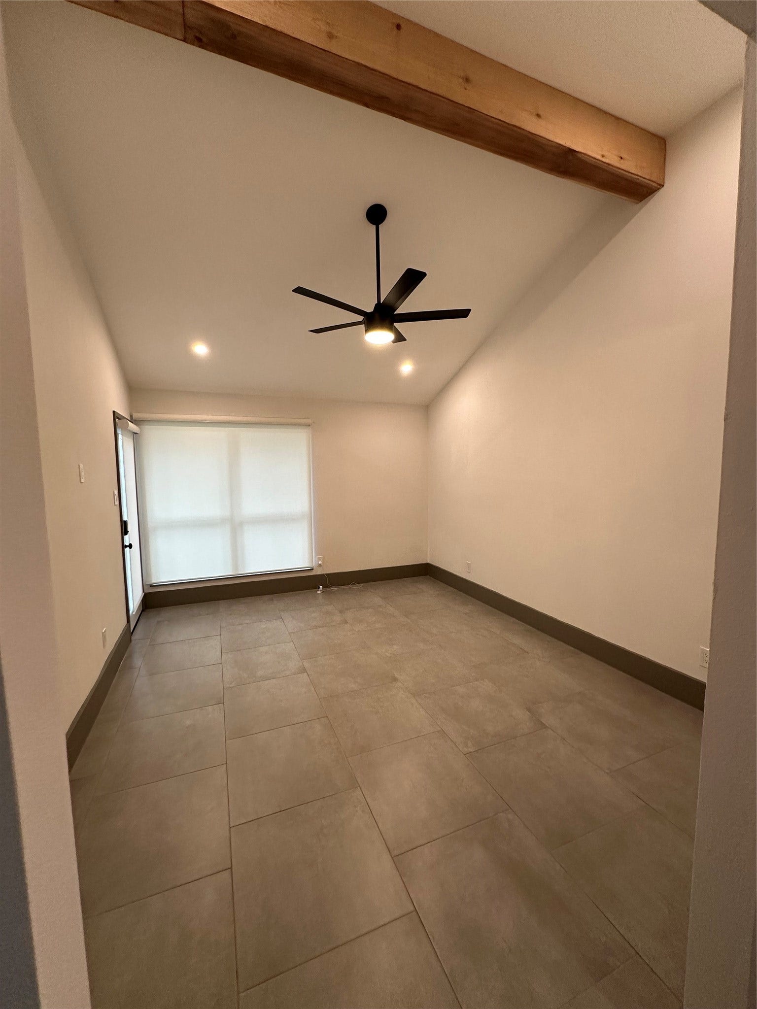 16162 Seahorse Drive, Houston, TX 77062 Primary Bedroom with high ceilings, Faux beams, and Tons of Light.
