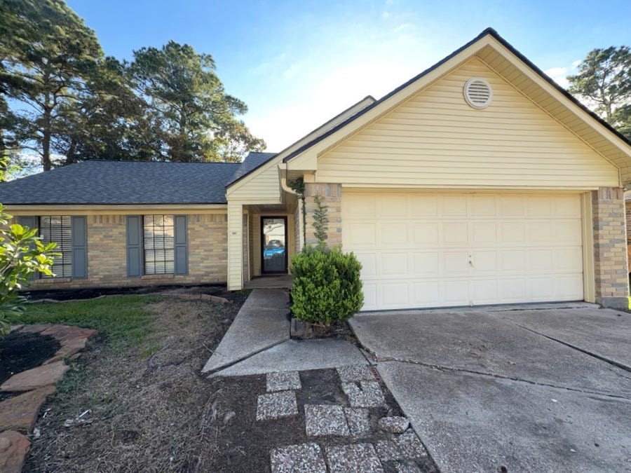 Property photo for 218 Bedford Lane, Conroe, TX