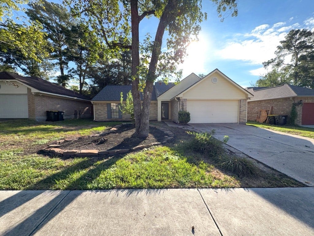 218 Bedford Lane, Conroe, TX 77303