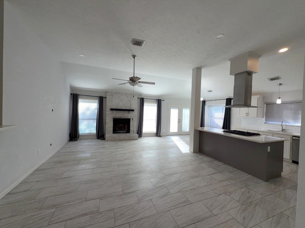 218 Bedford Lane, Conroe, TX 77303
