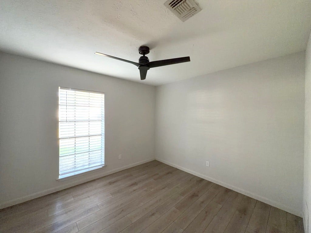 218 Bedford Lane, Conroe, TX 77303