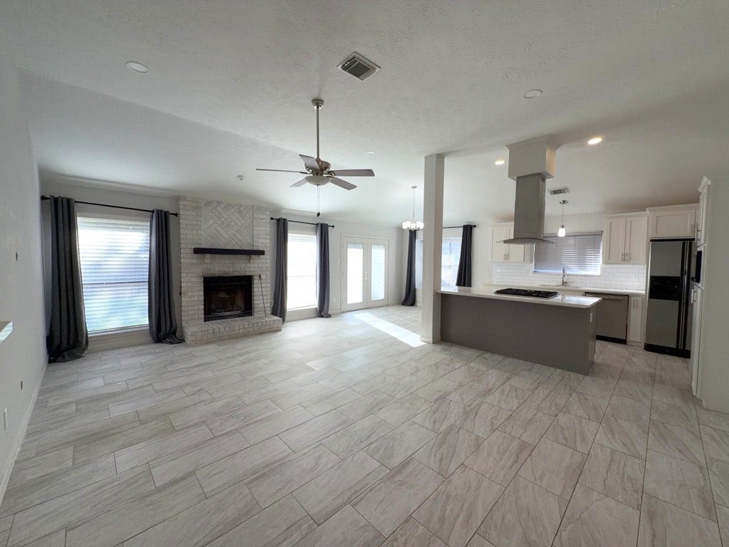 218 Bedford Lane, Conroe, TX 77303