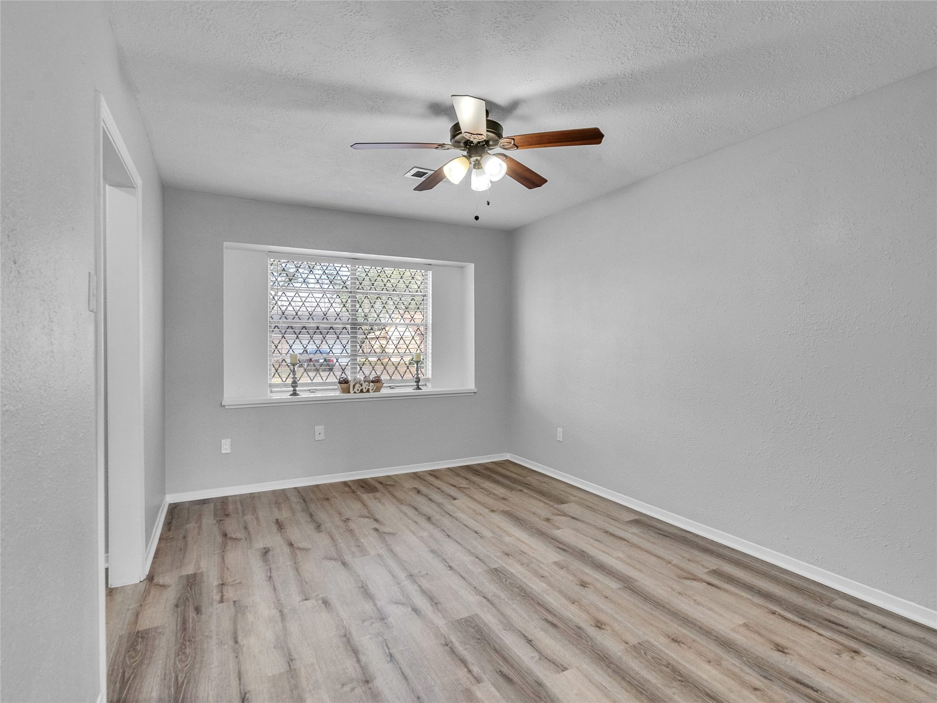 2305 Peach Lane, Pasadena, TX 77502