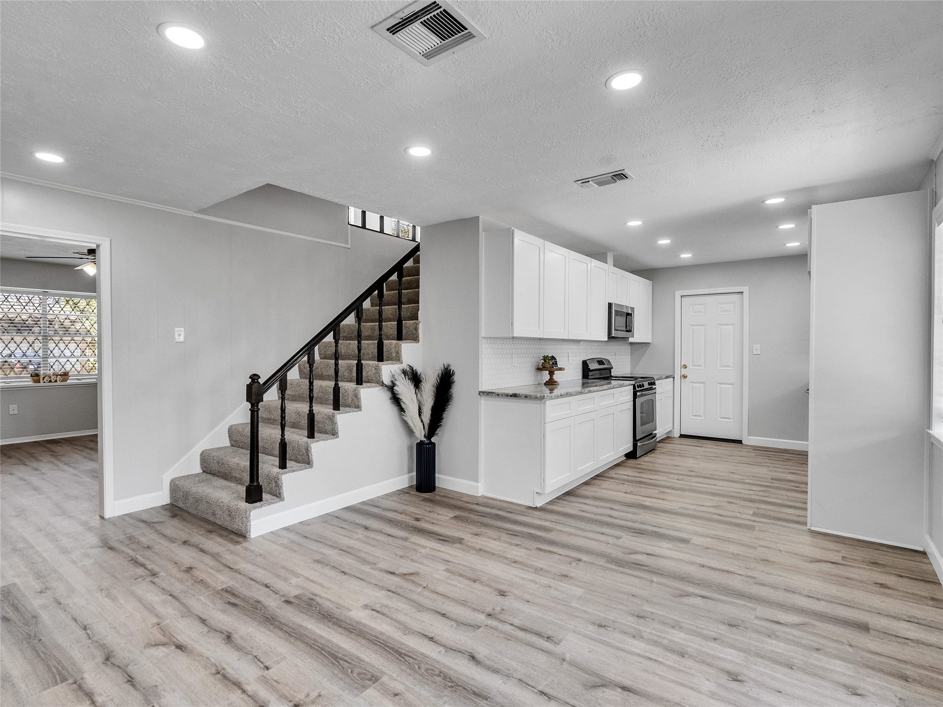 2305 Peach Lane, Pasadena, TX 77502
