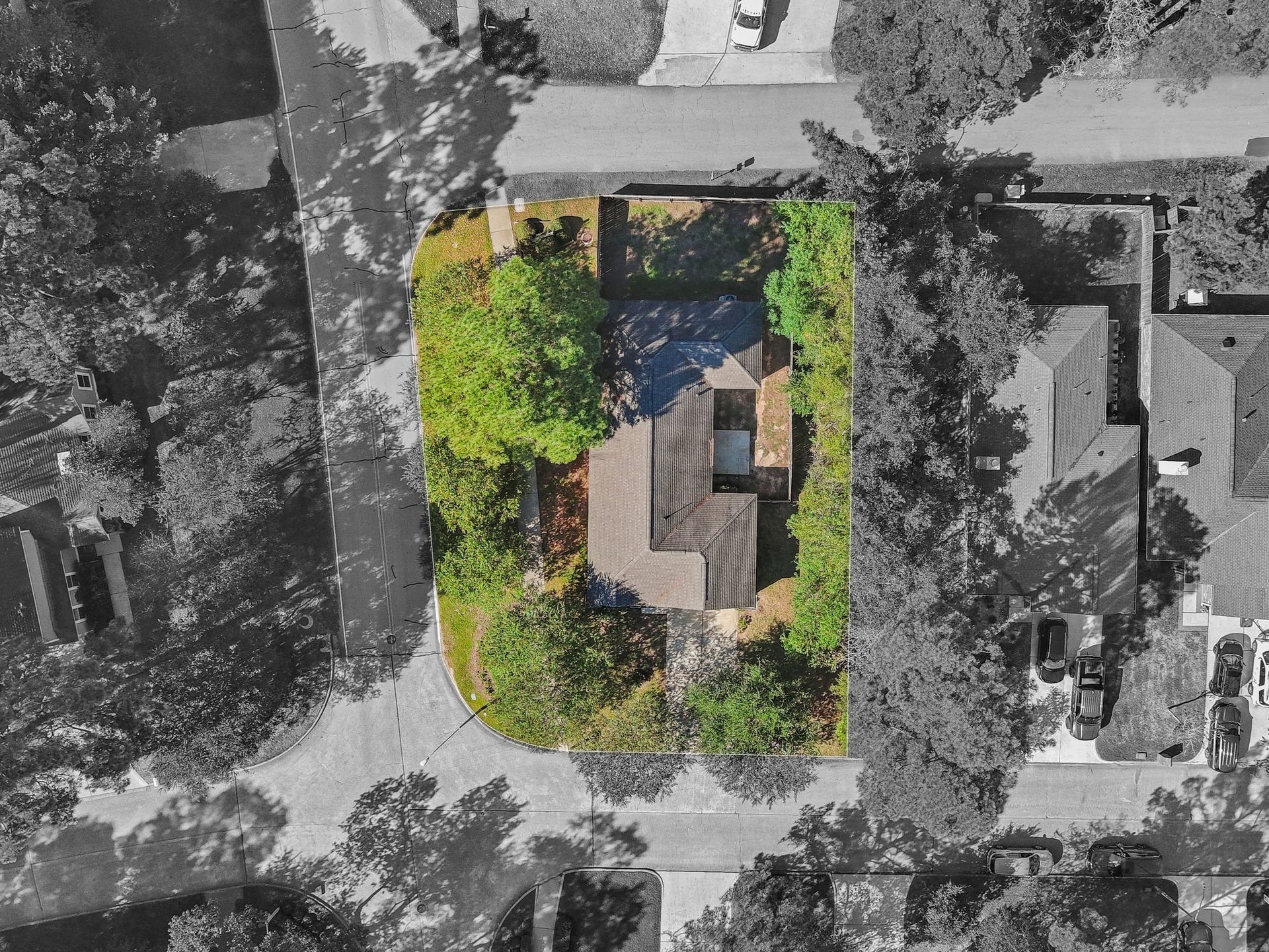 11246 Glenforest Drive, Montgomery, TX 77356 Imagine weekends exploring Lake Conroe and evenings relaxing at home! This beautiful Walden neighborhood offers a wonderful combination of outdoor recreation and residential charm.