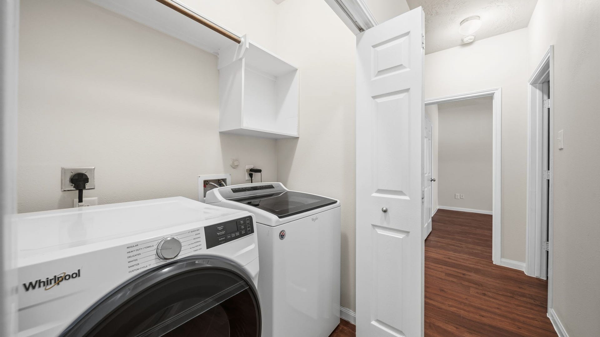 11246 Glenforest Drive, Montgomery, TX 77356 Laundry day just got easier! Enjoy the convenience of an indoor laundry area with a full-size washer and dryer included, plus overhead storage.