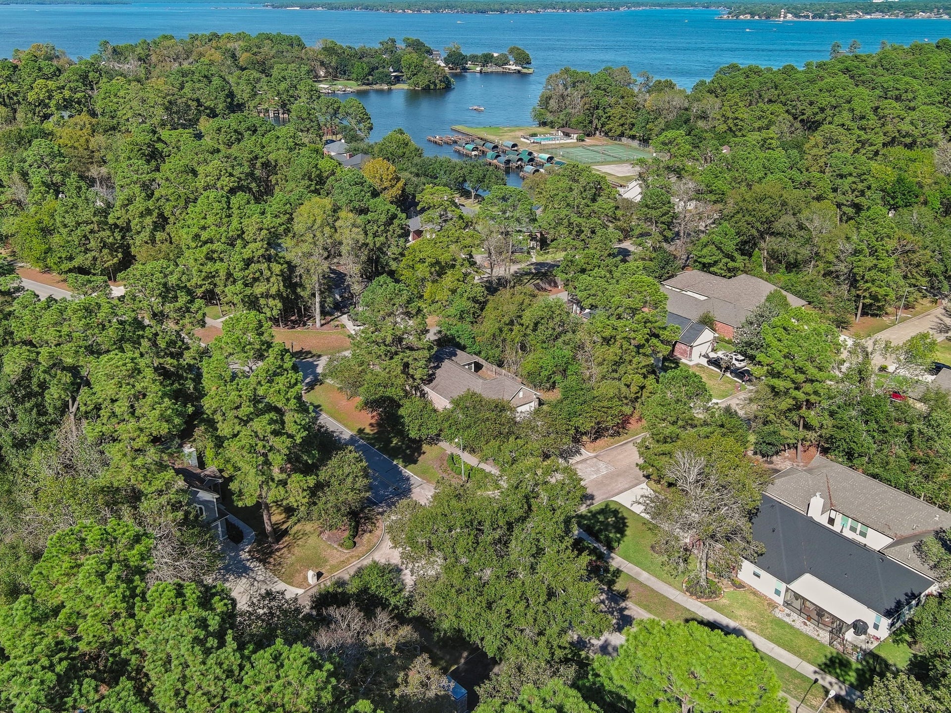 11246 Glenforest Drive, Montgomery, TX 77356 Experience the Lake Conroe lifestyle! Enjoy living in the desirable Walden community, surrounded by mature trees and conveniently located near the sparkling waters of Lake Conroe.