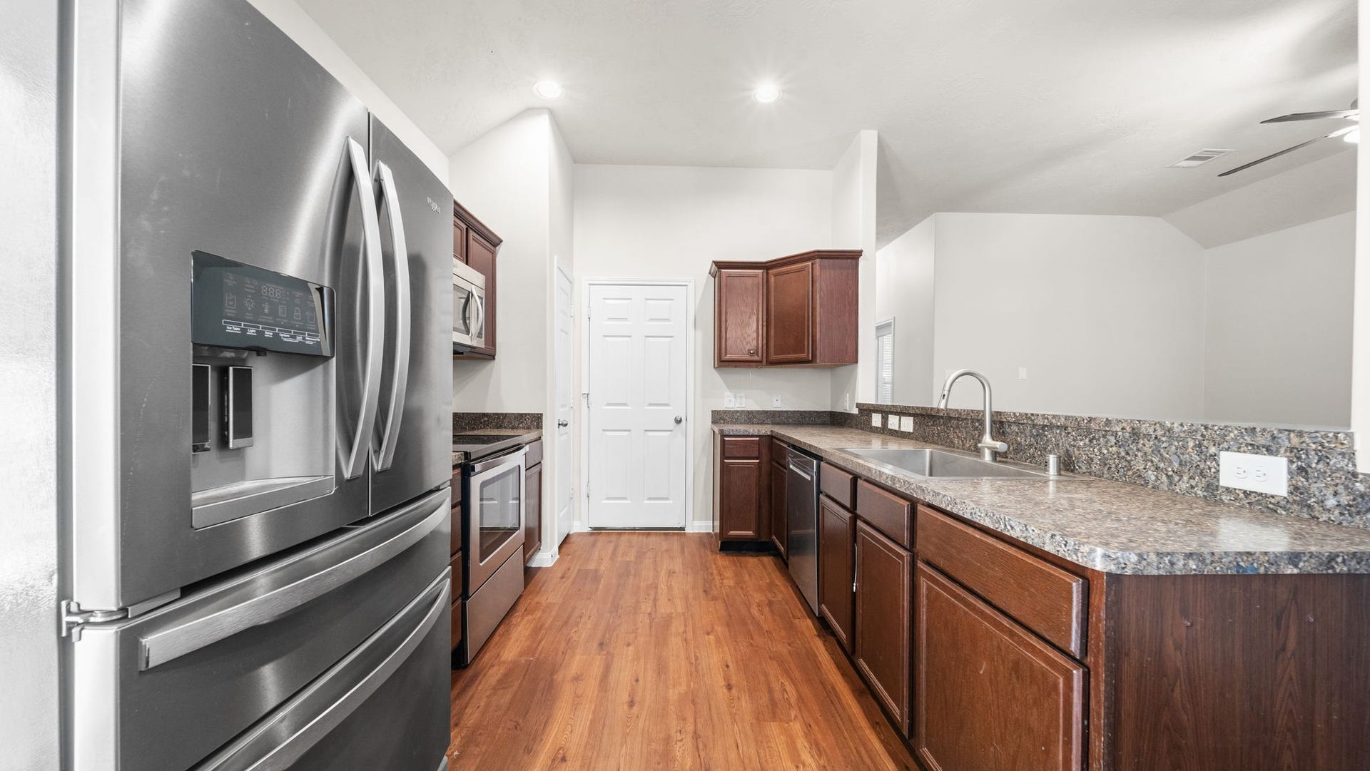 11246 Glenforest Drive, Montgomery, TX 77356 The open kitchen makes everyday living easy with a breakfast bar overlooking the living area, perfect for casual meals and entertaining.