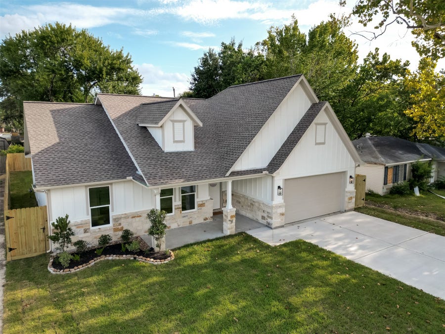 Property photo for 7438 Stephanie Drive, Deer Park, TX