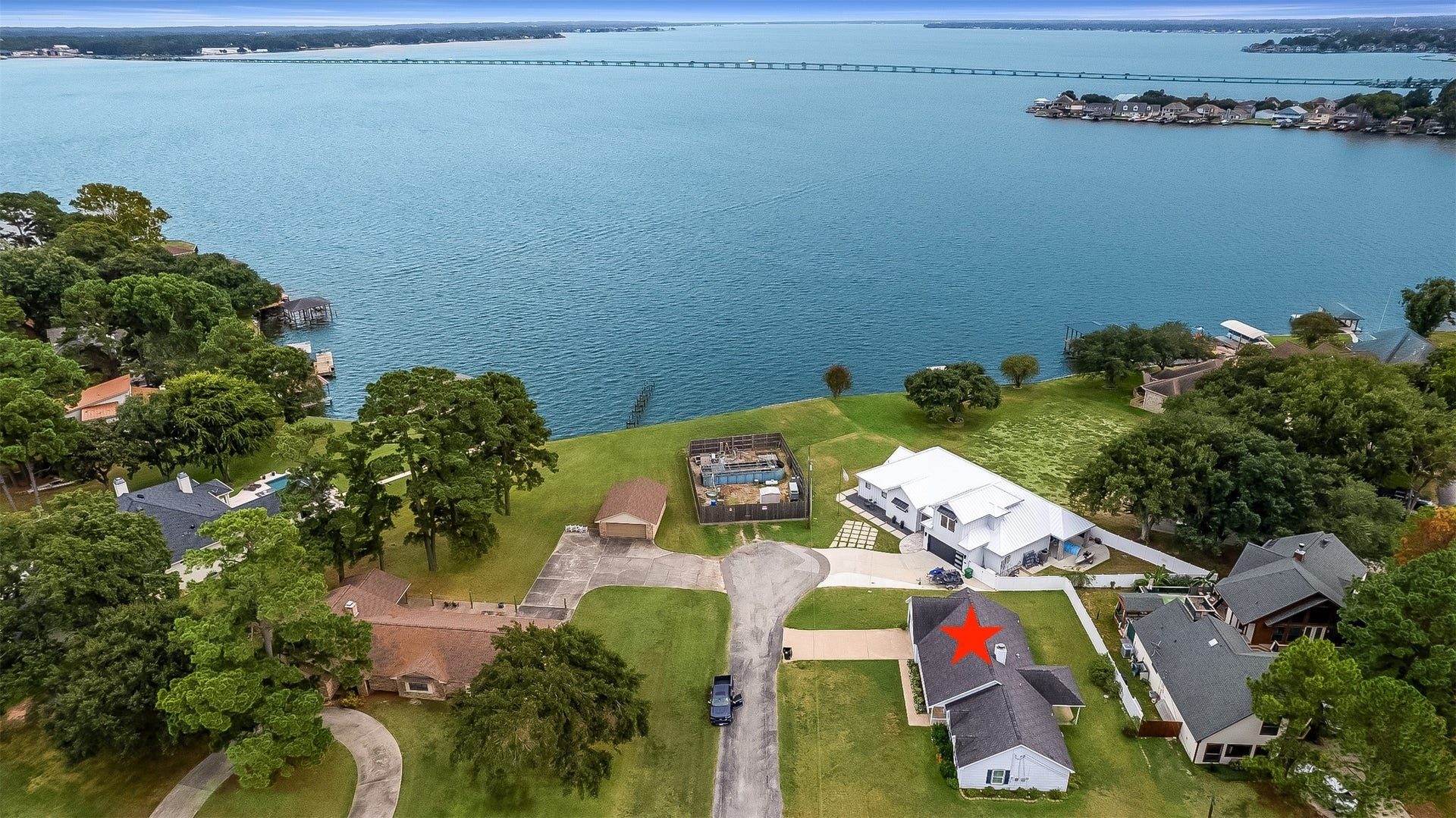 13960 Hunters Court, Montgomery, TX 77356 You are so close to the water!