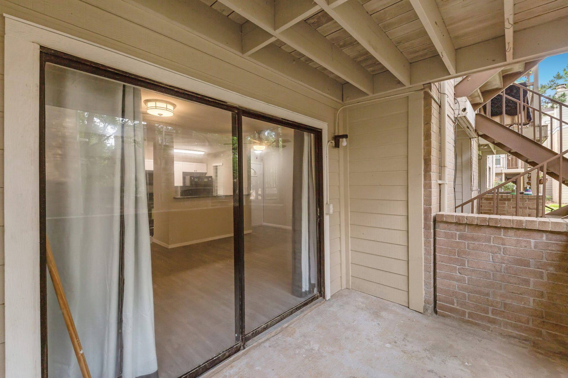 3500 Tangle Brush Drive, #132, The Woodlands, TX 77381 The large patio allows for indoor/outdoor living and is perfect for enjoying the outdoors.