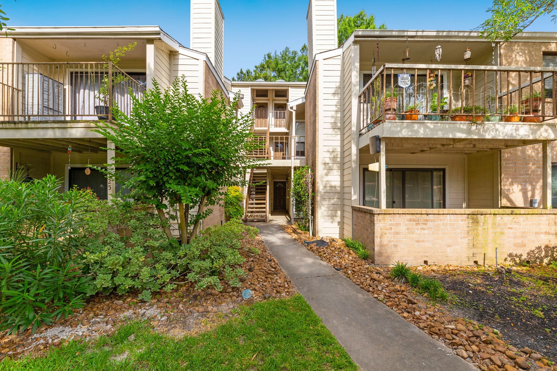 3500 Tangle Brush Drive, #132, The Woodlands, TX 77381 Welcome to 3500 Tanglebrush Unit 132, a perfect place to call home.