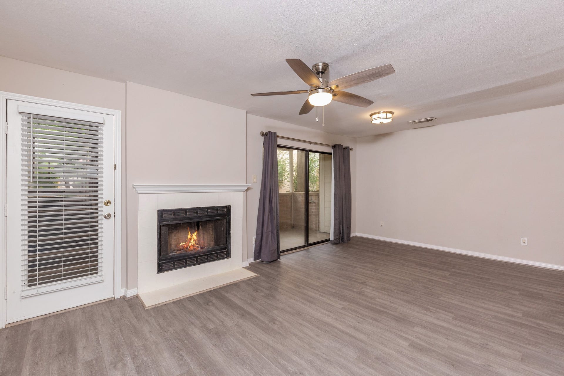 3500 Tangle Brush Drive, #132, The Woodlands, TX 77381 As you enter the home, you are greeted by an inviting fireplace.