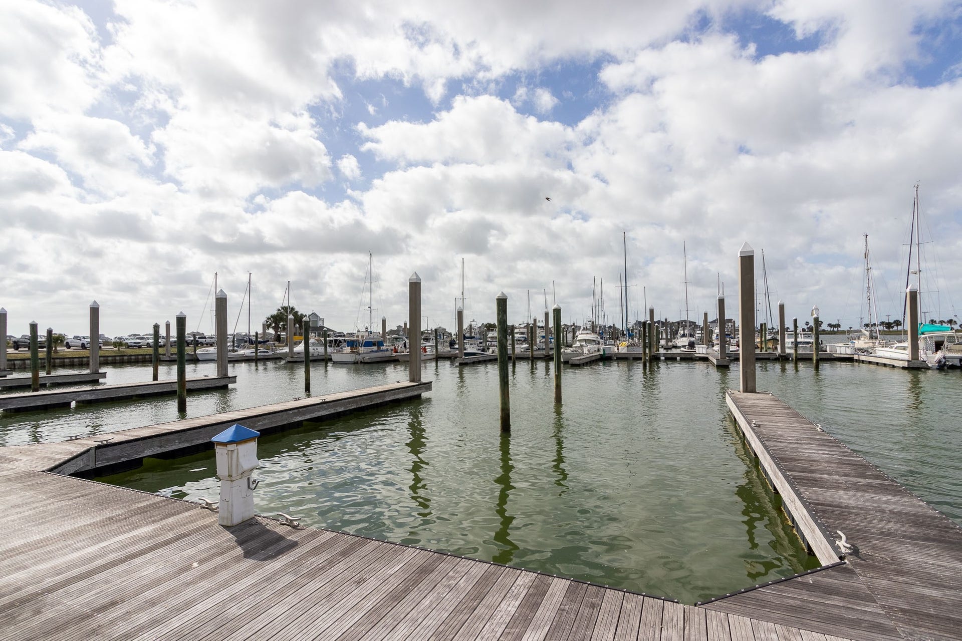 10 Sugarloaf, Hitchcock, TX 77563 Marina docks