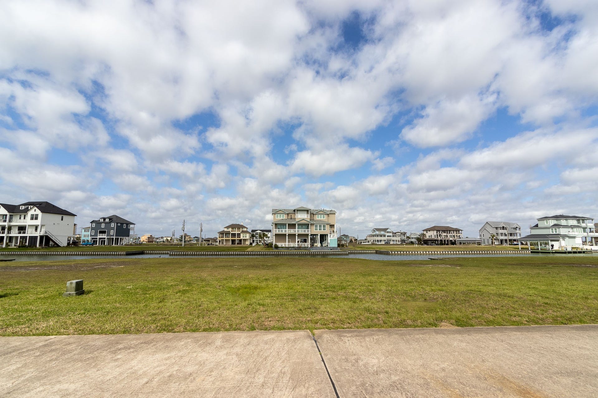10 Sugarloaf, Hitchcock, TX 77563 Street view