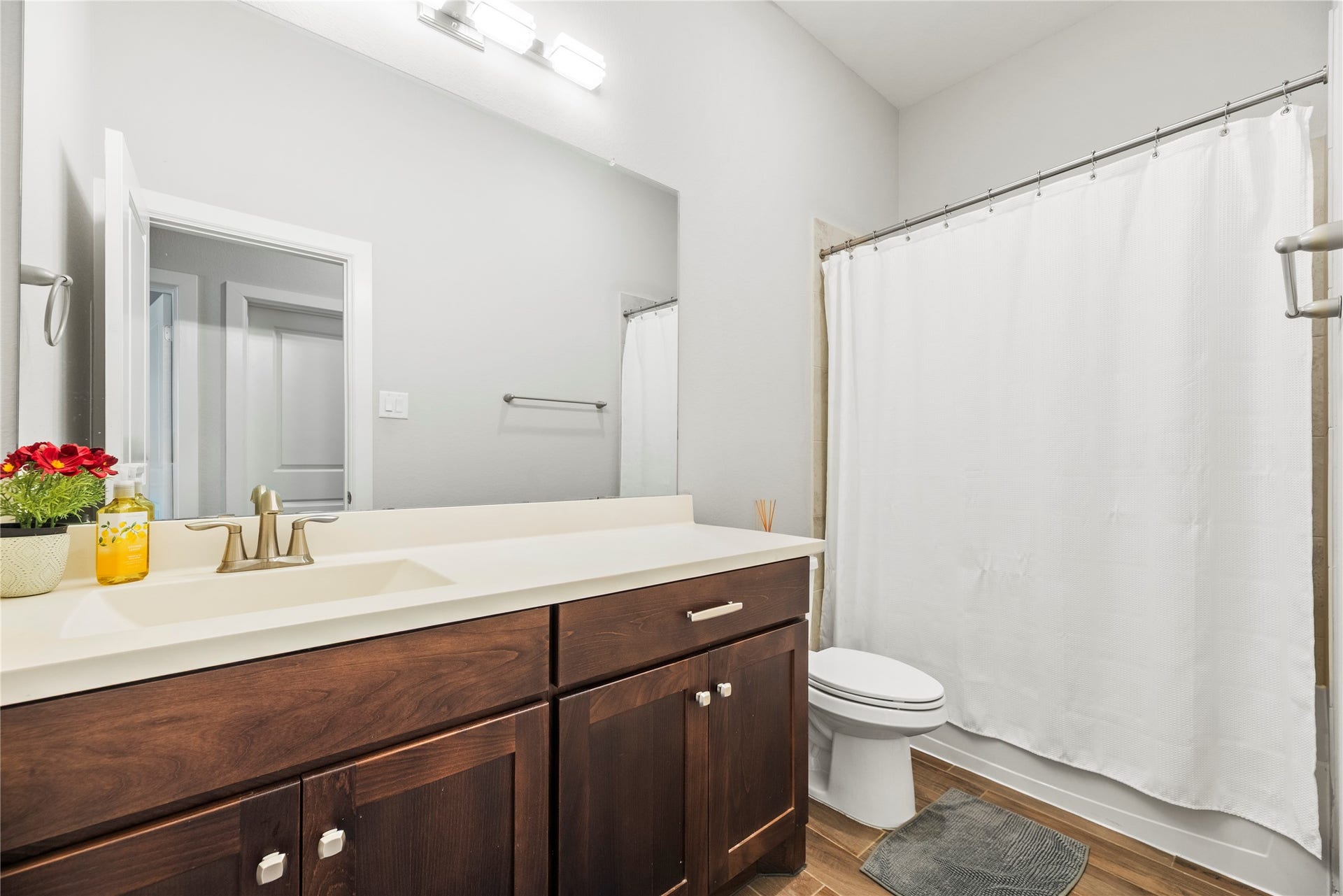25102 Dovetail Cove Court, Tomball, TX 77375 Guest Bath