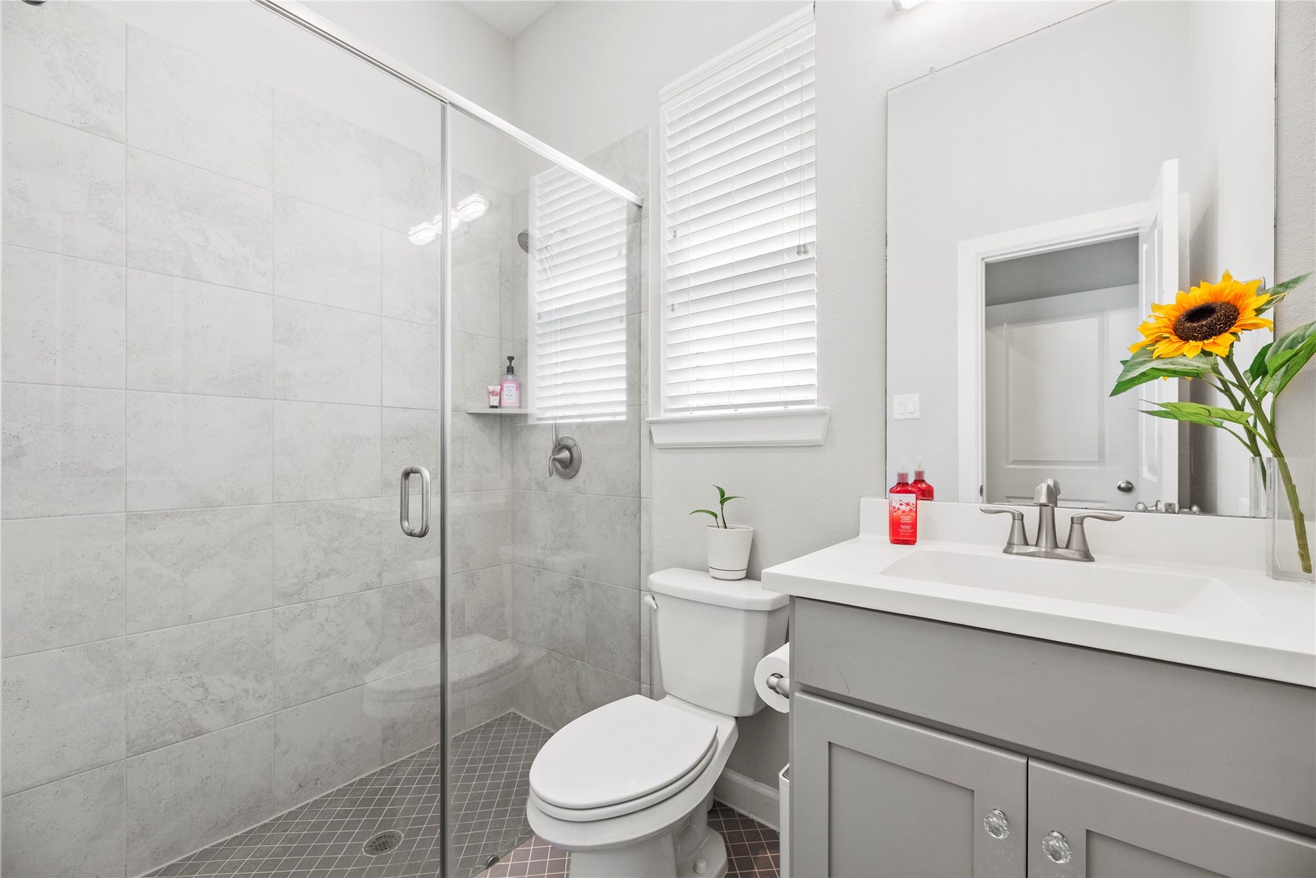 25102 Dovetail Cove Court, Tomball, TX 77375 Guest Bathroom
