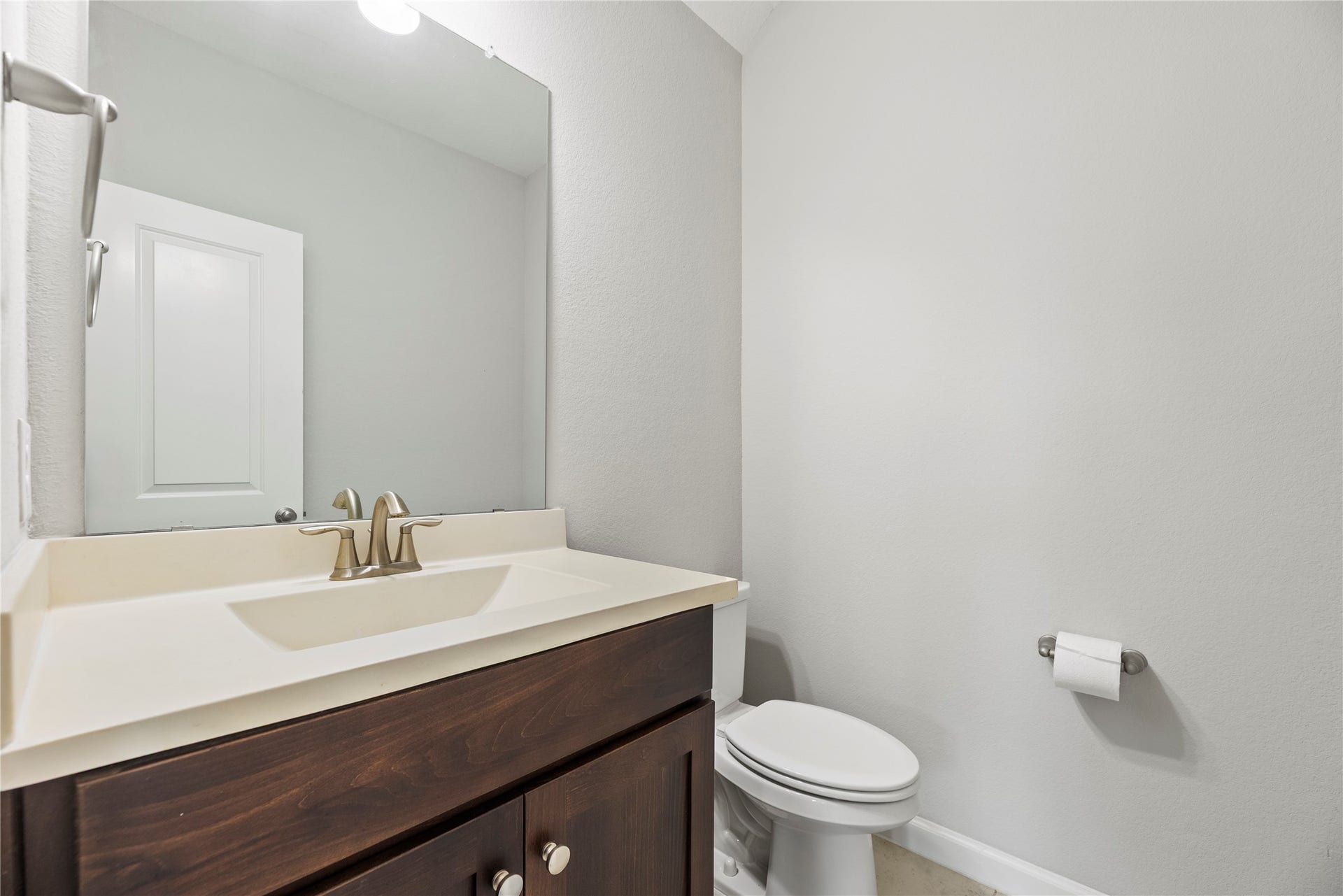 25102 Dovetail Cove Court, Tomball, TX 77375 Half Bath Upstairs