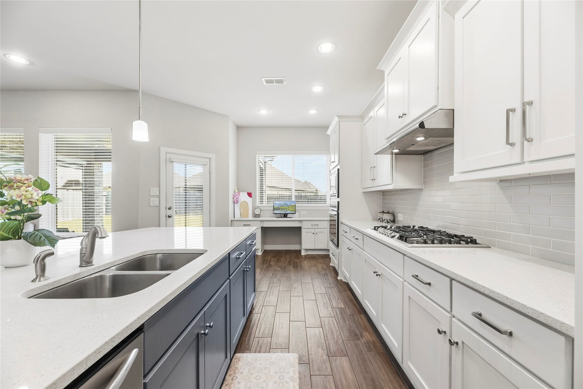 25102 Dovetail Cove Court, Tomball, TX 77375 Kitchen