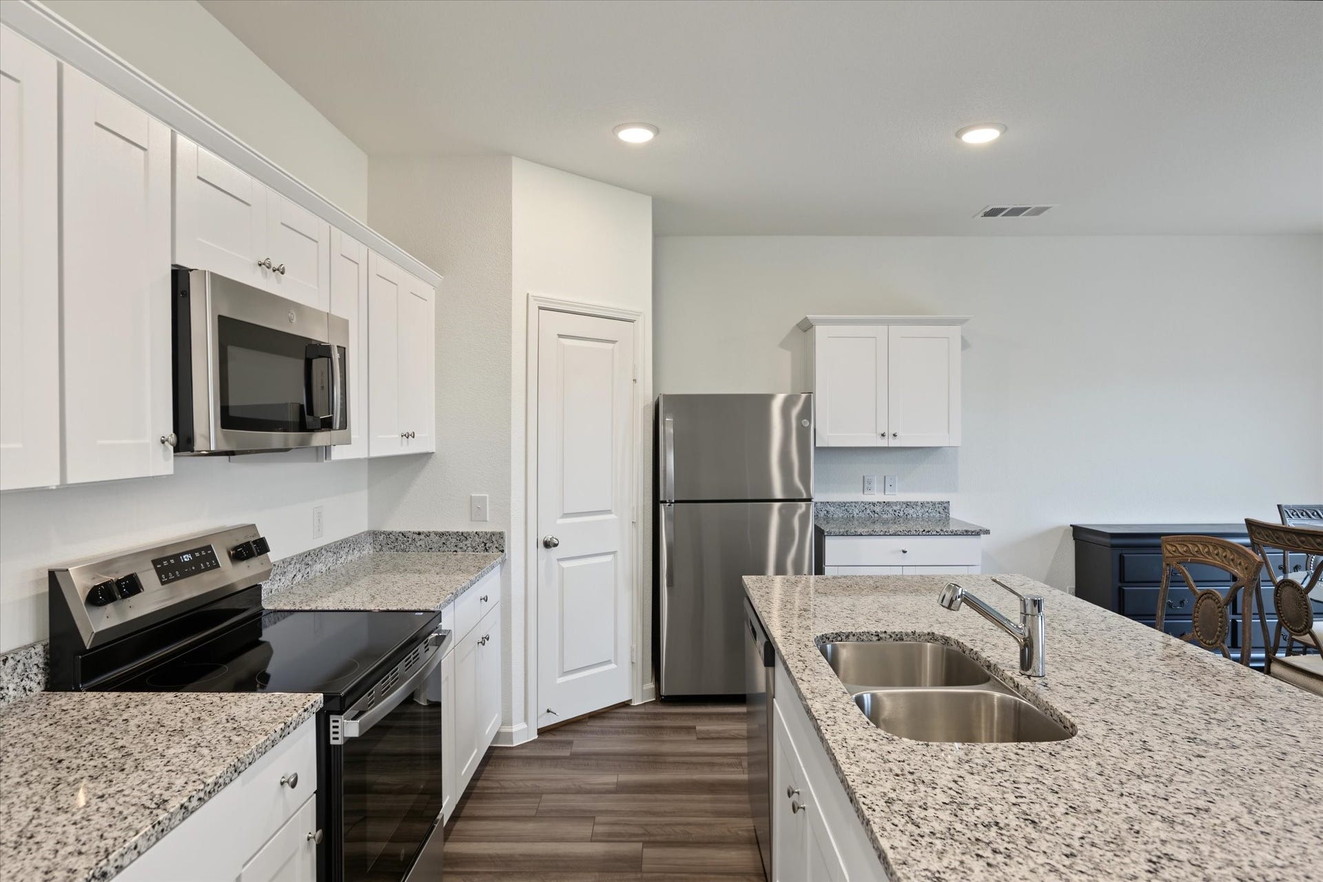 15727 Lone Juniper Drive, Crosby, TX 77532 Open Kitchen & Breakfast Area