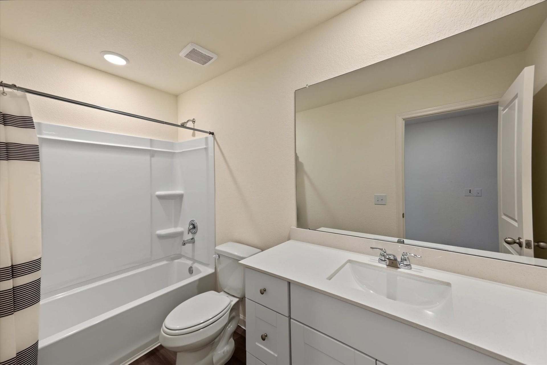 15727 Lone Juniper Drive, Crosby, TX 77532 3rd Bathroom - Upstairs
